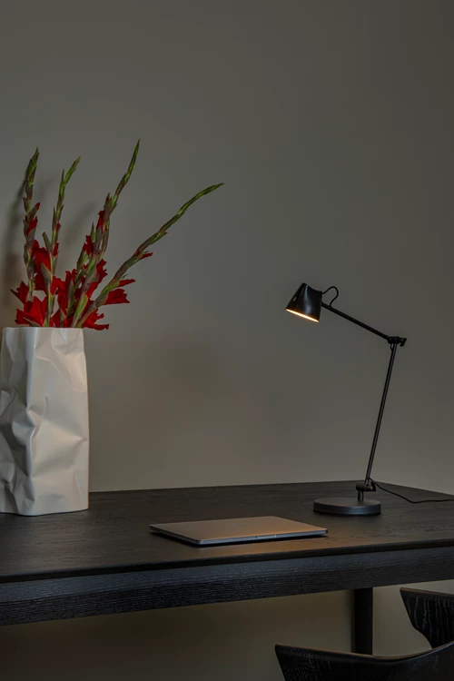 Lucide MILNE - Leeslamp - LED Dimb. - 1x8W 2700K - Zwart - sfeer 1